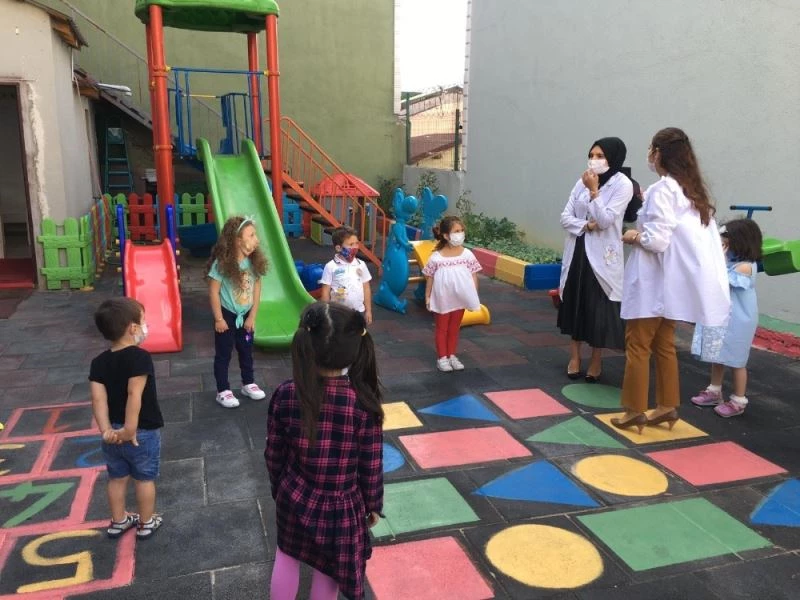 Uzun aradan sonra anaokulu ve ilkokullarda ilk ders zili çaldı
