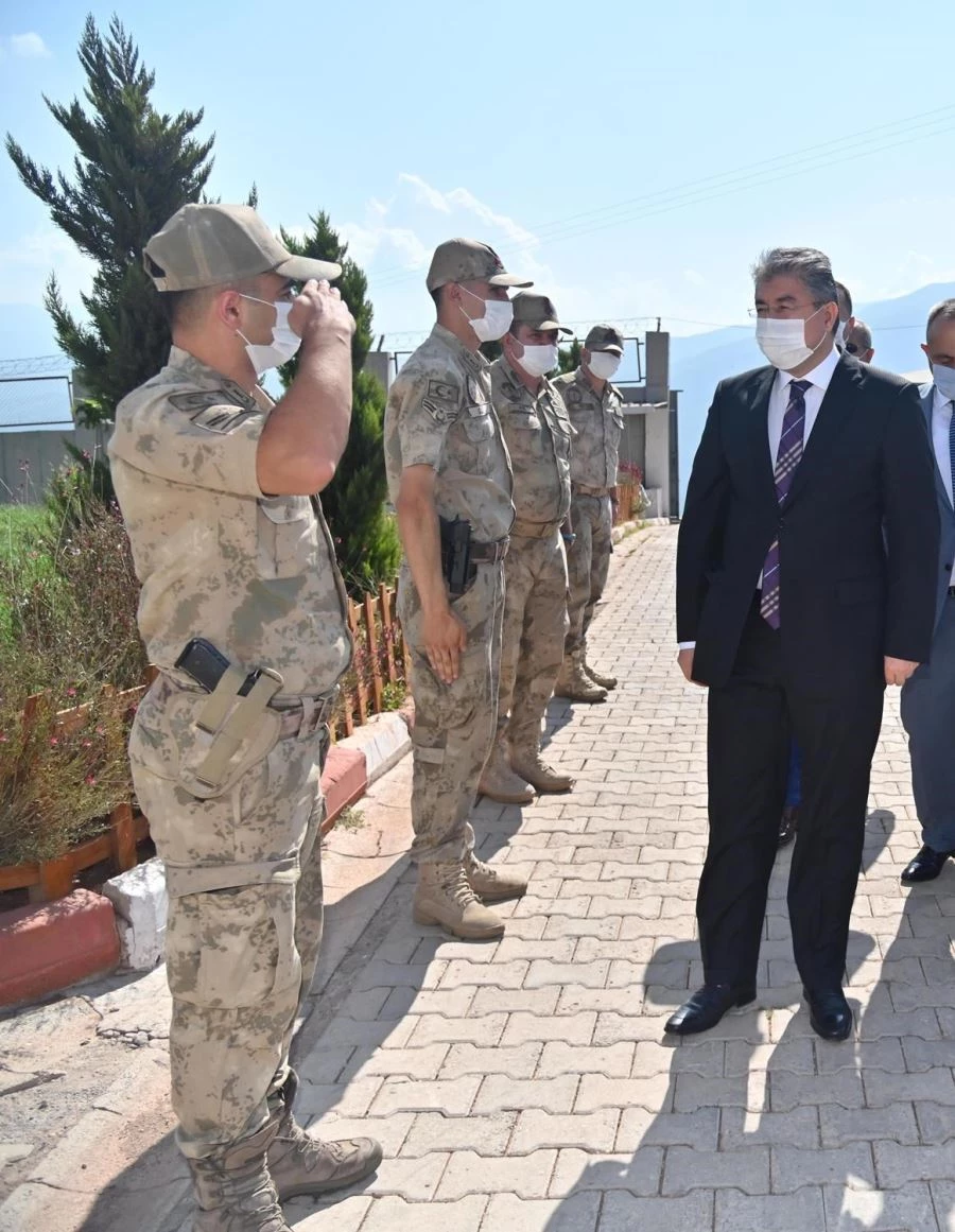 VALİ DR. YILMAZ, KALECİK ŞEHİT ALİ JANDARMA KARAKOL KOMUTANLIĞINI ZİYARET ETTİ