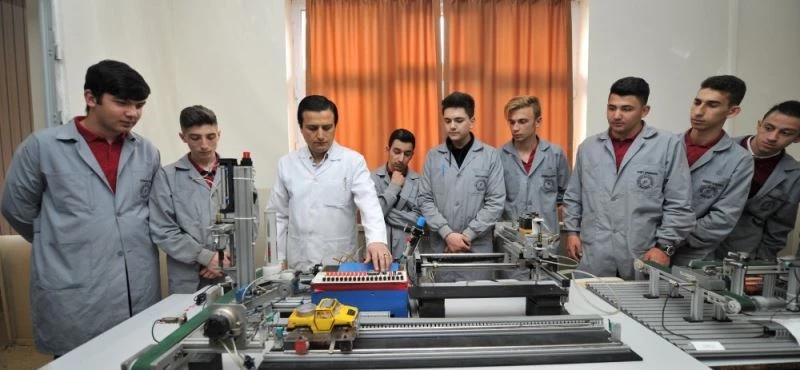 Meslek öğretmenlerinin yüzde 85’ine işbaşı eğitimi
