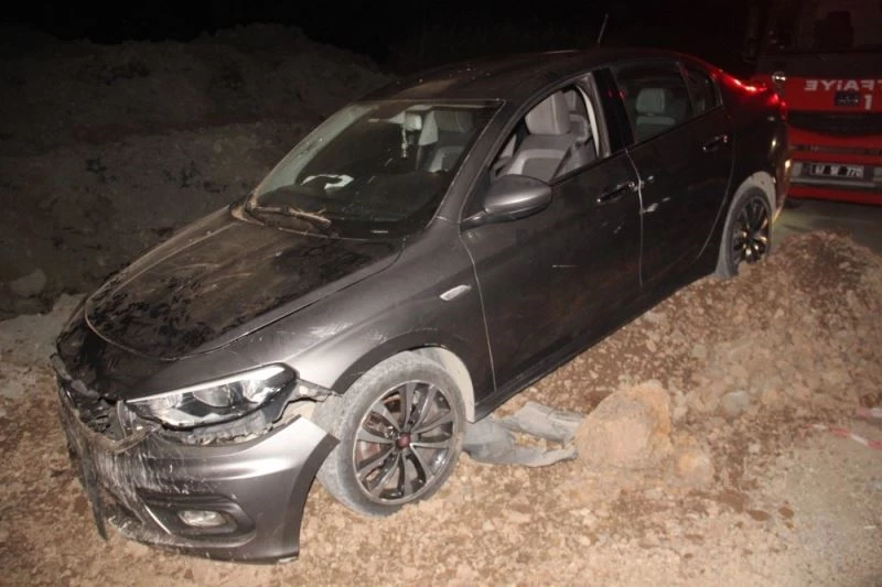 İkaz levhasını görmeyince kuma saplandı
