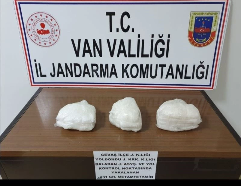 Gevaş’ta 6 kilo 705 gram metamfetamin ele geçirildi
