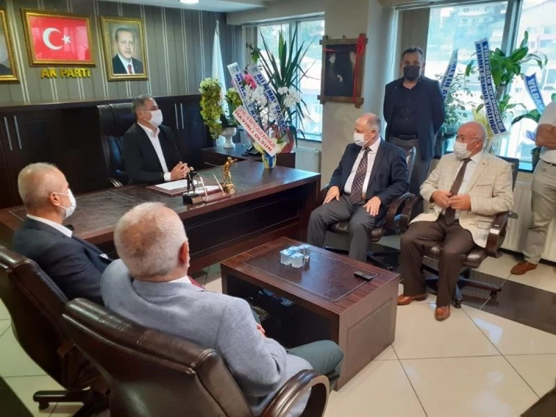 Kaymakam Çorumluoğlu, siyasi partileri ziyaret etti
