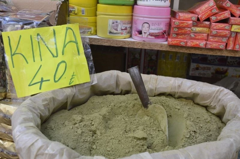 Düğünler azaldı, kınalar elde kaldı
