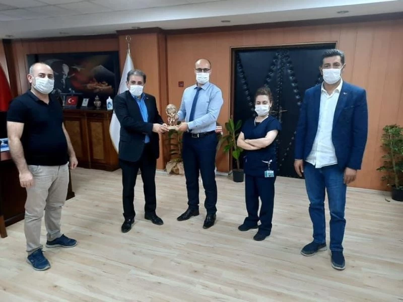 Ağrı İl Sağlık Müdürü Daharlı’ya teşekkür ödülü
