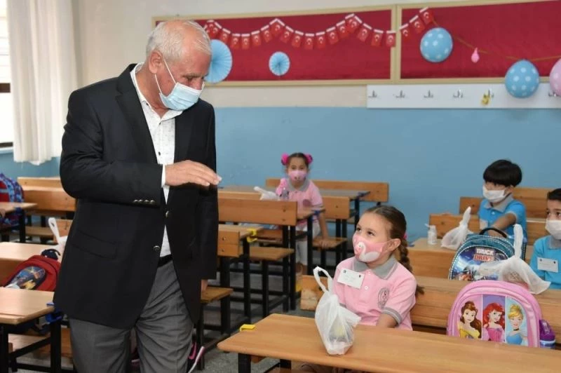 Başkan Tulup’tan öğrencilere helva takviyesi
