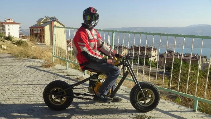 Pandemi döneminde ’bugyy’ araba yapan genç hayalindeki bölümü kazandı
