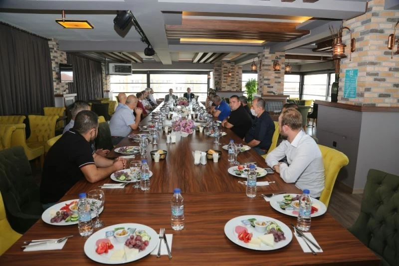 Başkan Kurt servisçi esnafı ile buluştu
