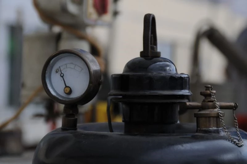 Asırlık sokak lambası tarihe ışık tutuyor
