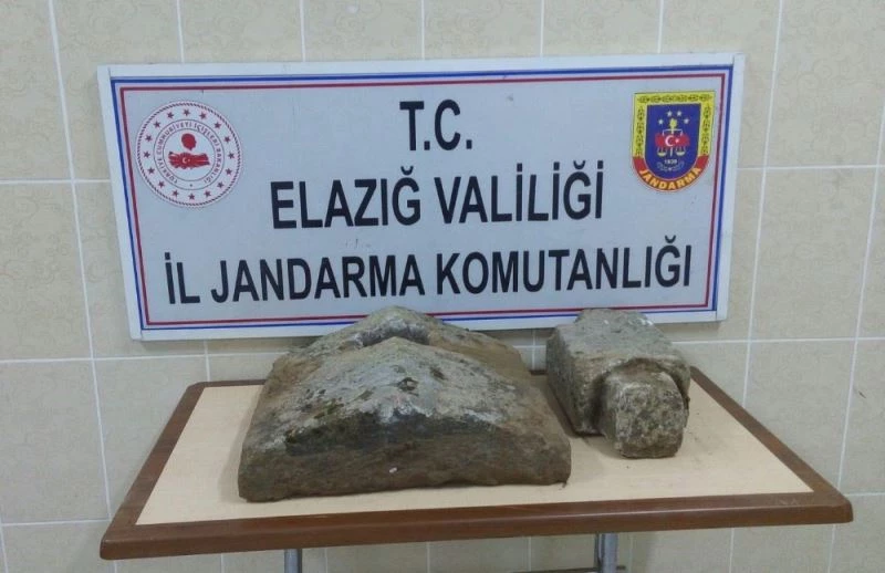 Elazığ’da Osmanlı dönemine ait sanduka kapağı ele geçirildi

