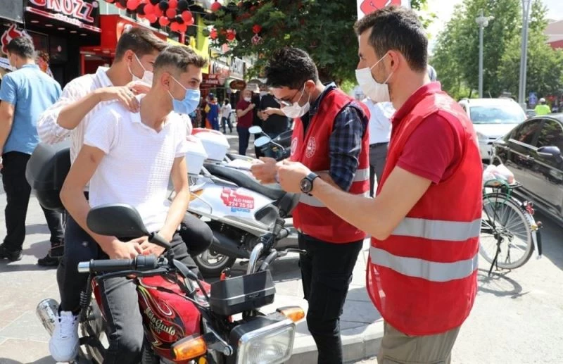 Bakanlık, 81 il valiliğine “Temaslıların doğru bilgilendirilmesi” konulu genelge gönderdi
