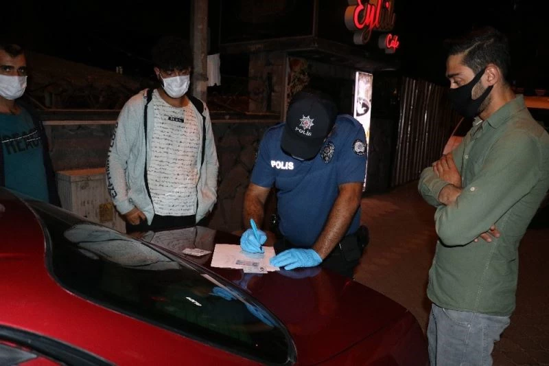 Maske cezası kesilen sürücüden polise, 