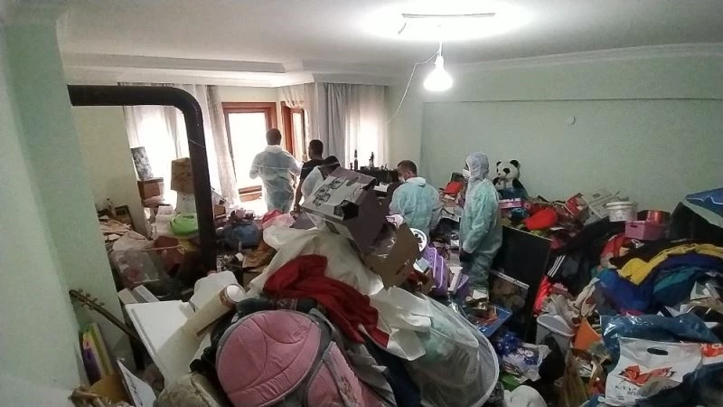 (Özel) Atmaya kıyamadı, 10 kamyon eşya biriktirdi
