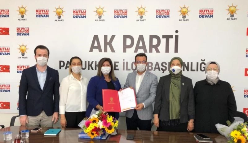 AK Parti Pamukkale Kadın Kollarında bayrak değişimi
