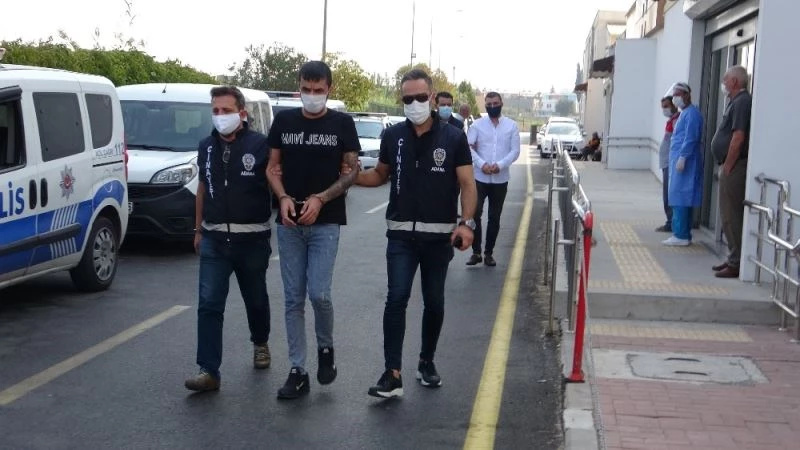 Adres sormak istedikleri vatandaşı vurdular
