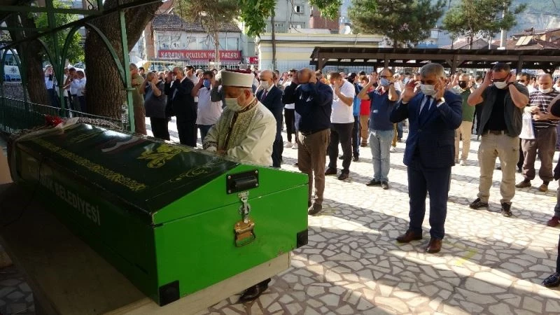 TEM otoyolundaki kazada hayatını kaybeden Feyza Yatmaz memleketinde defnedildi
