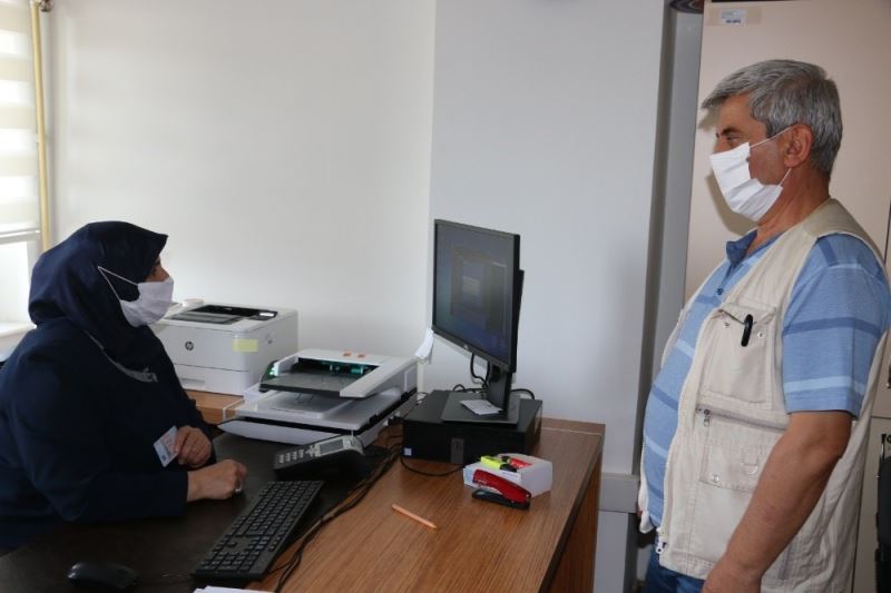 Erzincan’da ehliyet ve kimlik kartı birleştirme işlemleri devam ediyor
