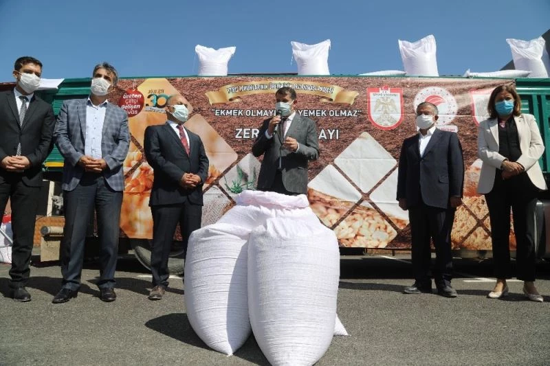 Sivas’ta üreticiye tohumluk yerli Zeron buğdayı dağıtıldı
