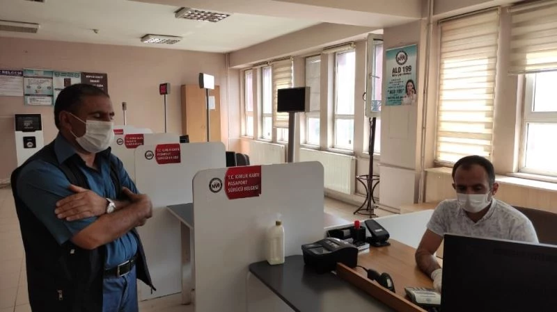 Erciş’te kimlik kartına ehliyet bilgilerinin yüklenmesine başlandı
