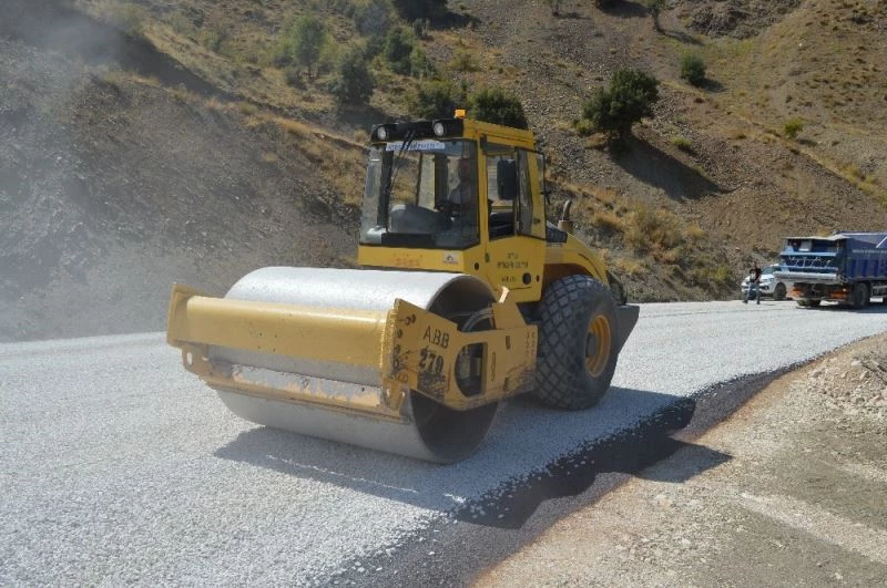 Kumluca Büyükalan-Dereköy grup yoluna asfalt
