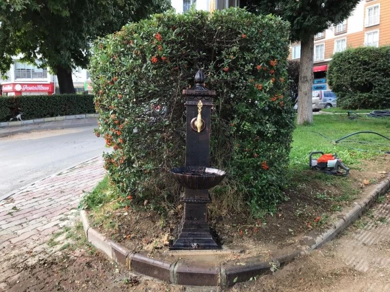 Cumhuriyet Meydanı’nın yanına yeni dekoratif döküm çeşme
