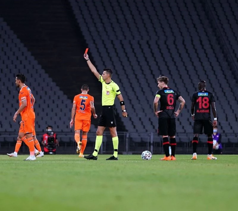 İrfan Can kırmızı kart gördü
