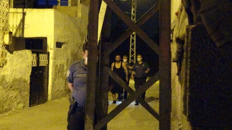 Annesiyle tartıştı oturdukları evi ateşe verdi
