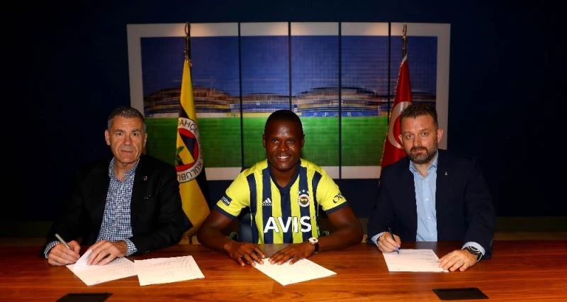 Fenerbahçe, Samatta’yı kadrosuna kattı
