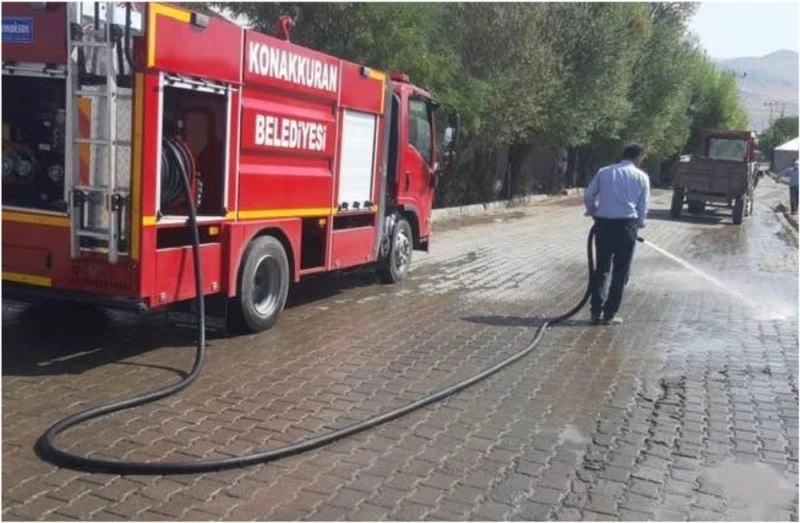 Konakkuran’da cadde ve sokaklar tazyikli suyla yıkandı
