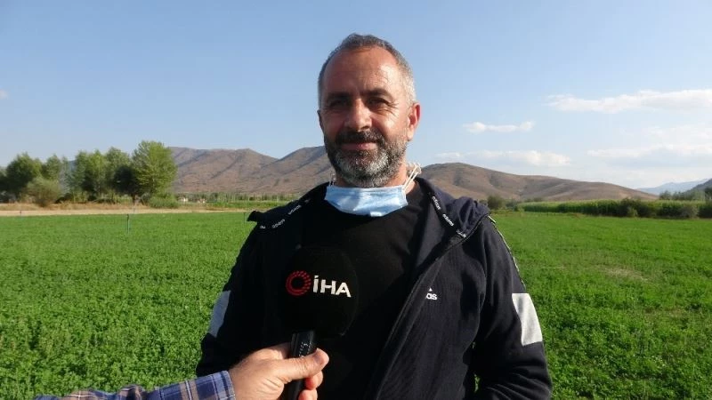 Atıl arazileri tarıma kazandıran belediyeden köylüye ucuz ürün desteği
