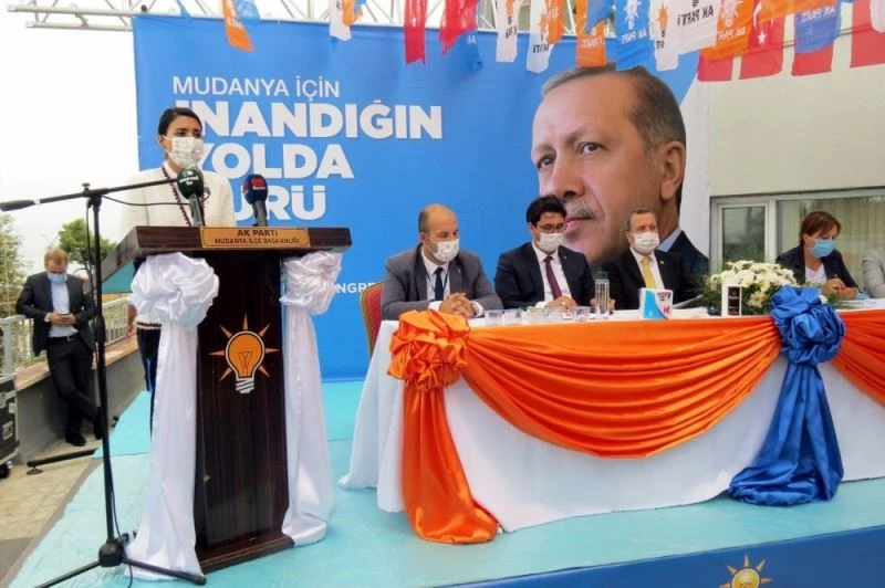 Ak Parti Mudanya’da İnci Söğütlü güven tazeledi
