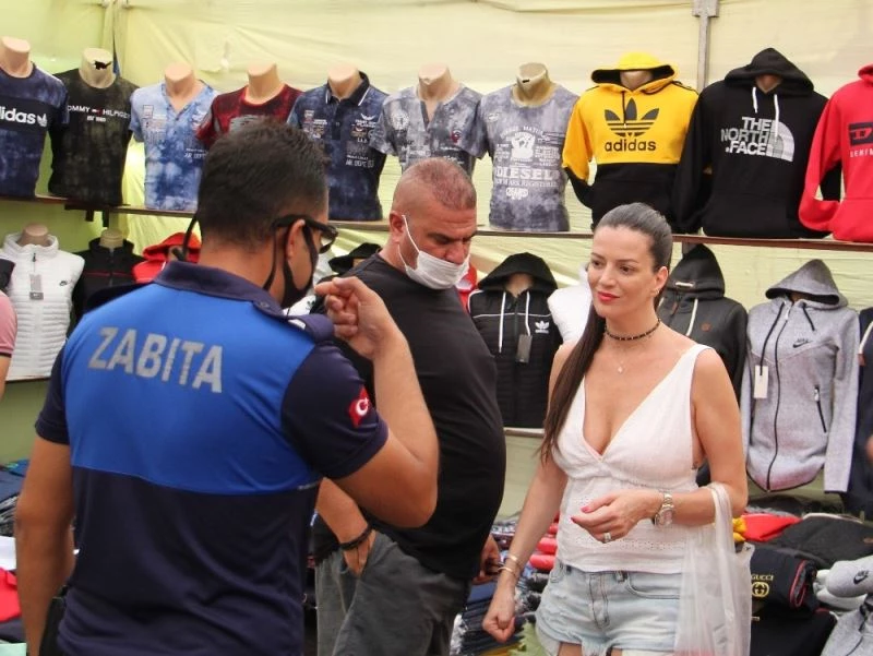 Sosyete pazarında zabıta, ’maskesiz’leri  uyarmaktan yoruldu
