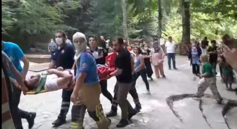 Bursa’da şelalede fotoğraf çektirmek isteyen sağlıkçı kayalıklardan düştü
