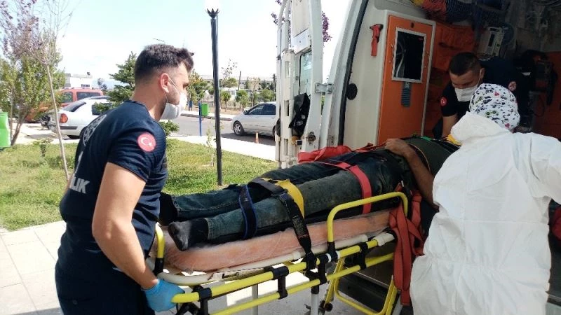 Kolonun altında kalmamak için 6 metre yükseklikteki iskeleden atladı
