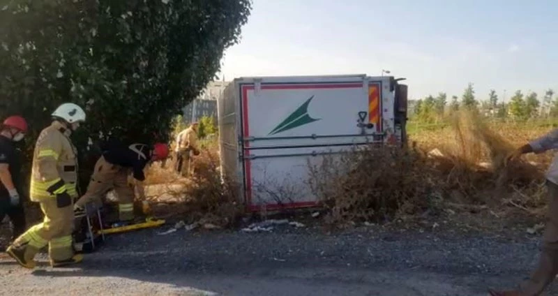 Freni boşalan kamyonetinin altında kaldı
