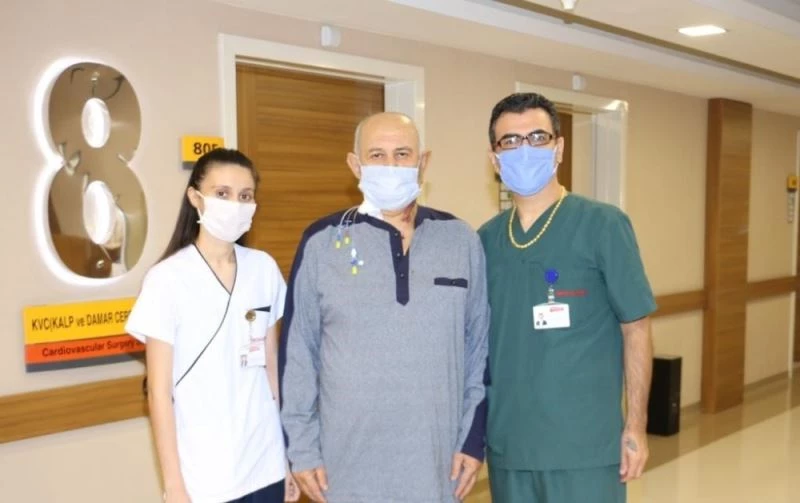 Gaziantep’te uyutulmadan küçük bir kesi ile tıkalı olan şah damarı açıldı
