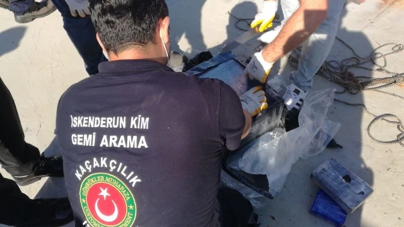 Kömür yüklü gemiden kokain çıktı
