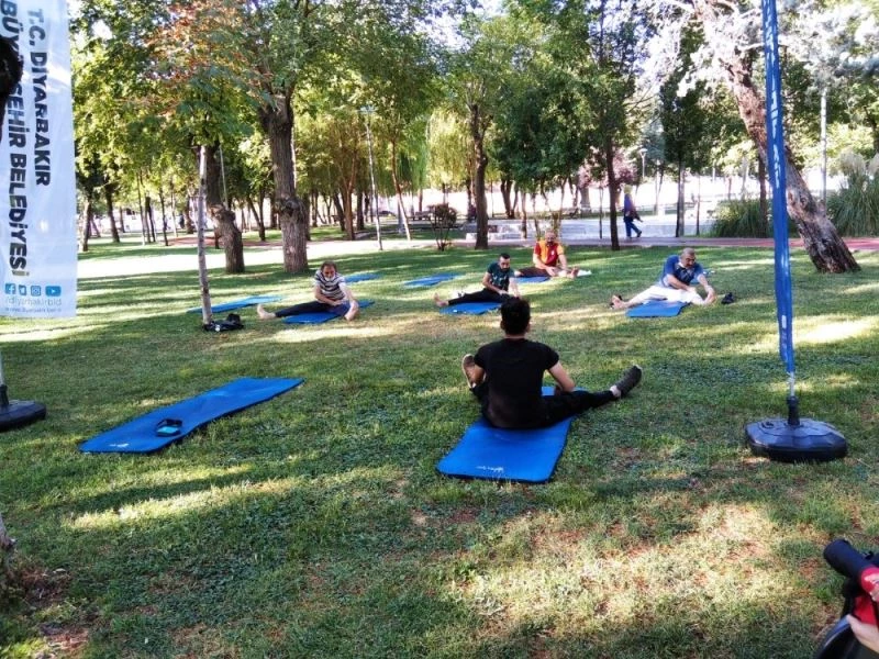 Büyükşehir Belediyesi’nin sabah sporlarına yoğun ilgi
