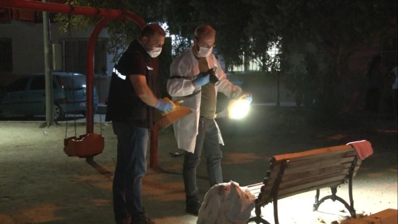 Madde bağımlısı şahısların parktaki sohbeti kanlı bitti
