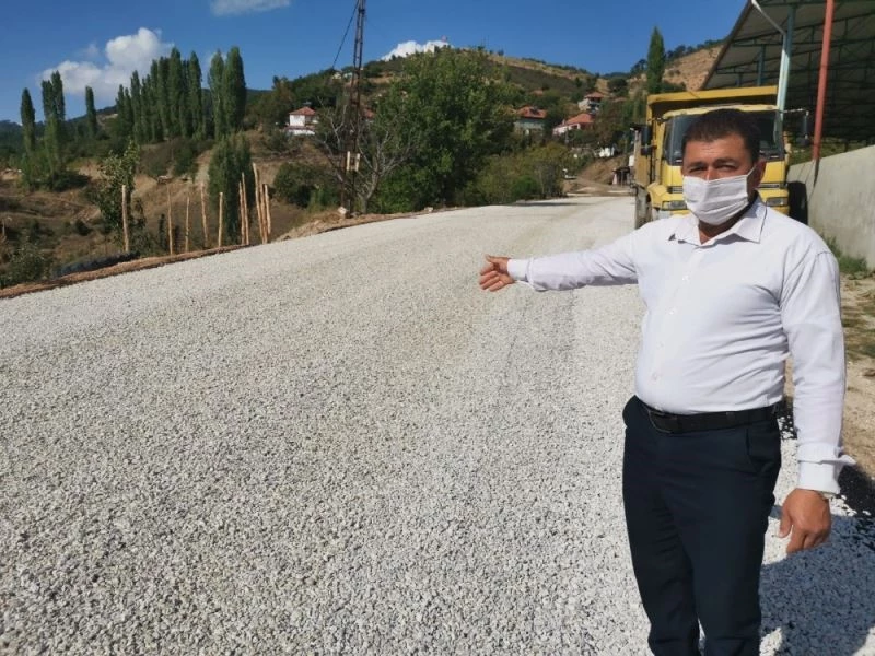 Büyükşehir Yukarı Yakacık Mahallesi’nde yol çalışması yaptı
