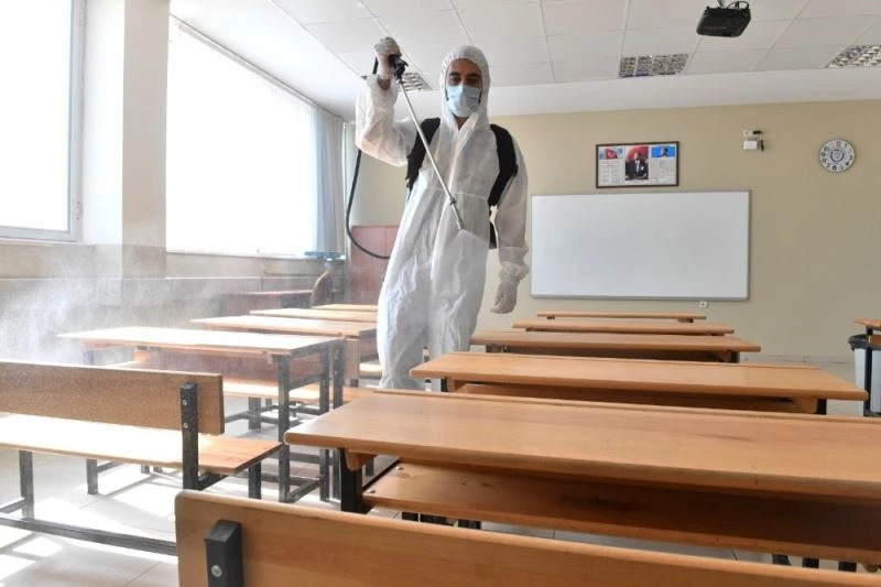 Yenişehir’de okullar ve ASM’ler dezenfekte ediliyor
