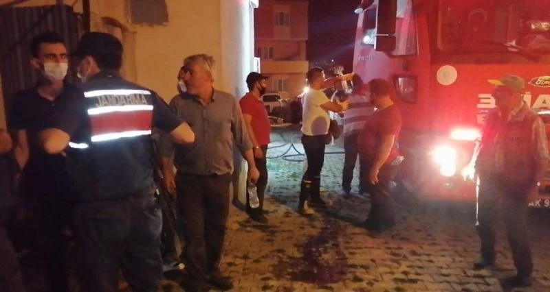 Fırındaki ateş ahırı küle çevirdi, küçükbaş hayvanlar telef oldu
