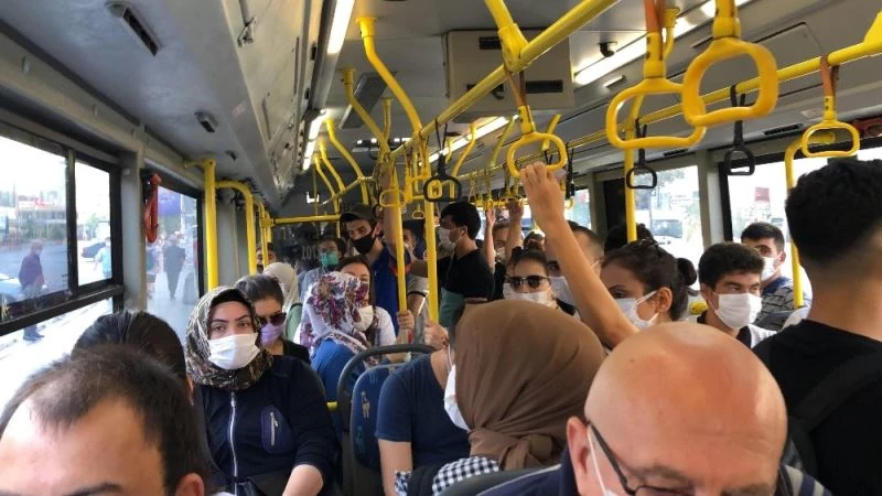 Tıka basa dolu otobüsler pes dedirtti
