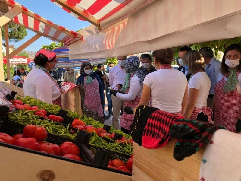 Hünerli Eller Kadın Kooperatifi 8 kişilik ekiple ilk standını açtı
