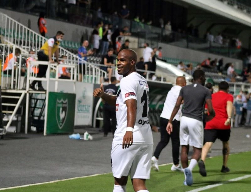 Denizlispor’da Zeki Yavru’nun ardından Estupinan da yeni takım buldu
