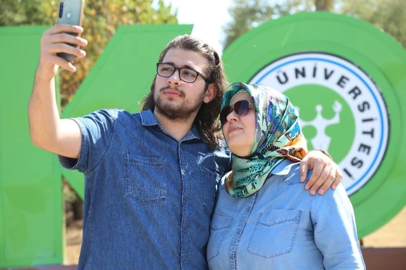 47 yaşında üniversite sınavını kazanan anne oğluyla aynı kampüsü paylaşacak
