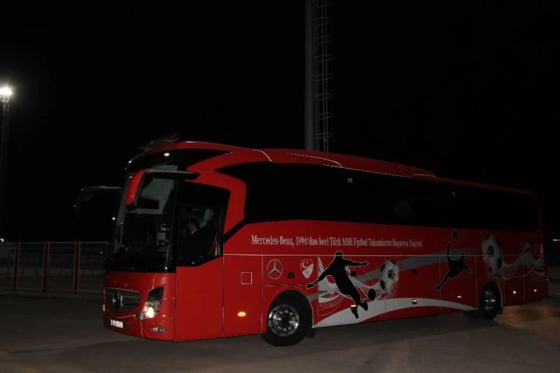 Milli takımlar stadyuma ulaştı
