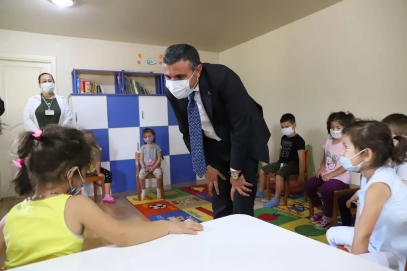 Vali Atay, kreş ve gündüz bakımevini ziyaret etti
