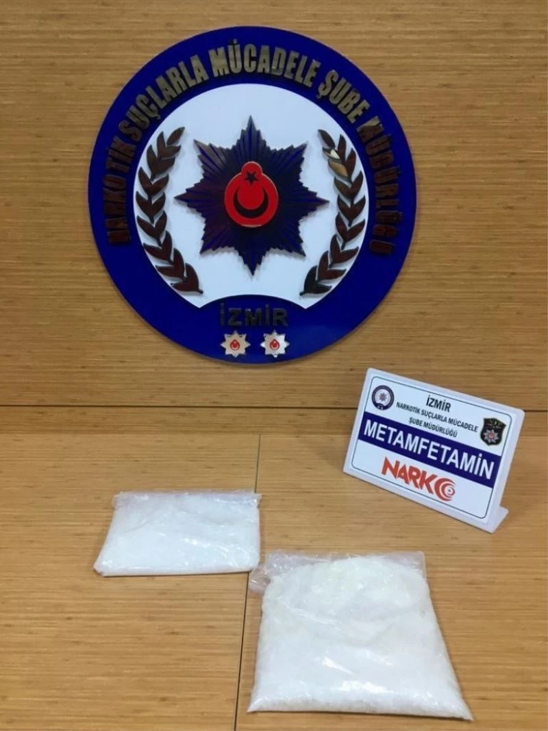 Narkotik köpekleri aracı aradı: 1 kilodan fazla uyuşturucu bulundu
