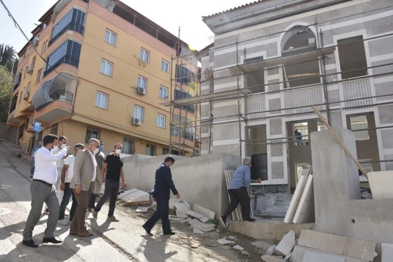 Başkan Çelik Yiğitbaş Veli Camii ve türbesindeki çalışmaları inceledi

