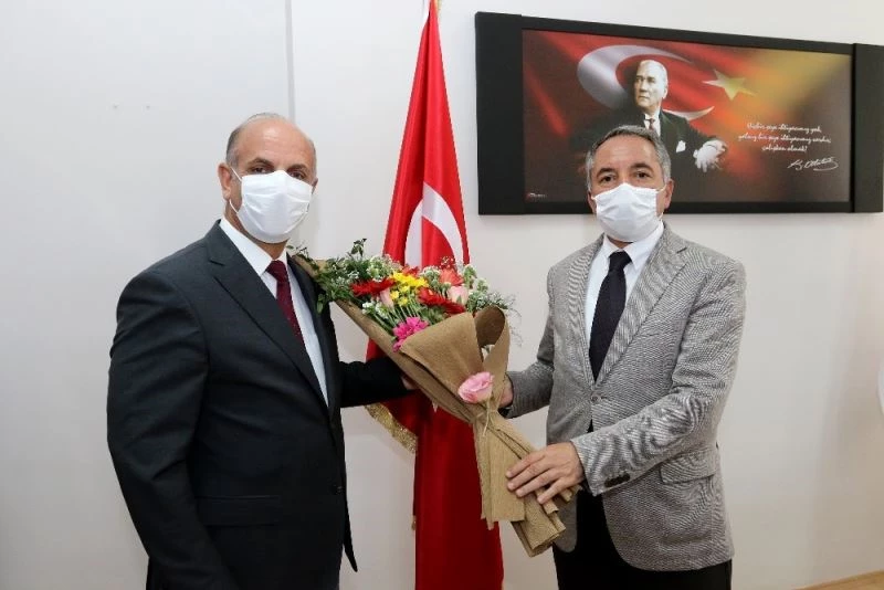 AİÇÜ’de 3 fakülteye dekan ataması yapıldı
